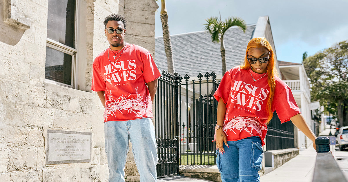 'JESUS SAVES' TEE